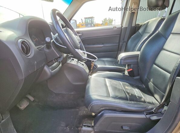 1C4NJRABXGD588340 2016 JEEP PATRIOT Зеленый Вид салона спереди