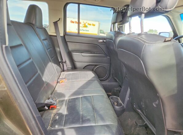 1C4NJRABXGD588340 2016 JEEP PATRIOT Зеленый Вид задней части салона