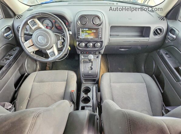 1C4NJRFB4GD692881 2016 JEEP PATRIOT Silver Vista del salpicadero