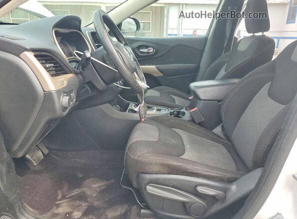 1C4PJLAB2HW669182 2017 JEEP CHEROKEE White Widok wnętrza z przodu