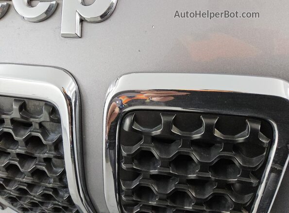 1C4PJLCB0KD370922 2019 JEEP CHEROKEE Silver 
