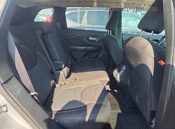 1C4PJLCB2GW287410 2016 JEEP CHEROKEE Silver Vista interior trasera