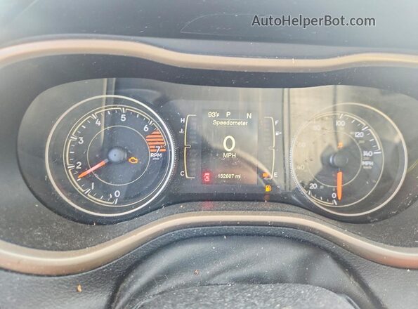 1C4PJLCB2HW574716 2017 JEEP CHEROKEE Silver ხელსაწყოთა პანელის ხედი