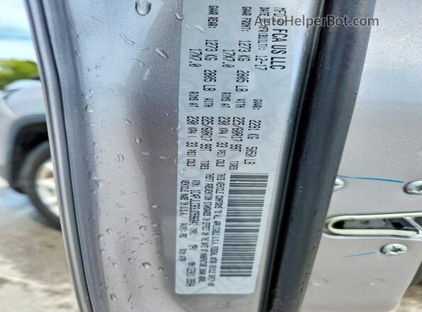 1C4PJLCB3JD596841 2018 JEEP CHEROKEE Silver VIN կոդի պիտակի տեսք