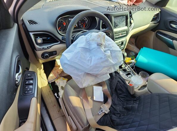 1C4PJLCB3LD528381 2020 JEEP CHEROKEE Gray წინა პანელის ხედი