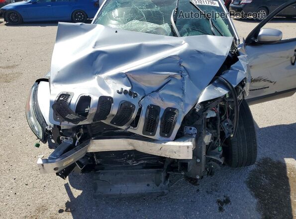 1C4PJLCB6GW229719 2016 JEEP CHEROKEE Silver Widok wnętrza z tyłu