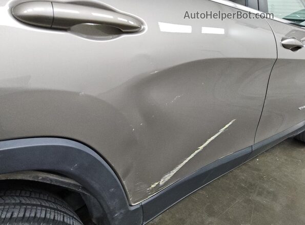 1C4PJLCB8KD160116 2019 JEEP CHEROKEE Gray 
