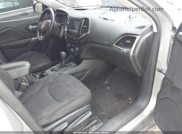 1C4PJLCB8KD205300 2019 JEEP CHEROKEE Серый Вид салона спереди
