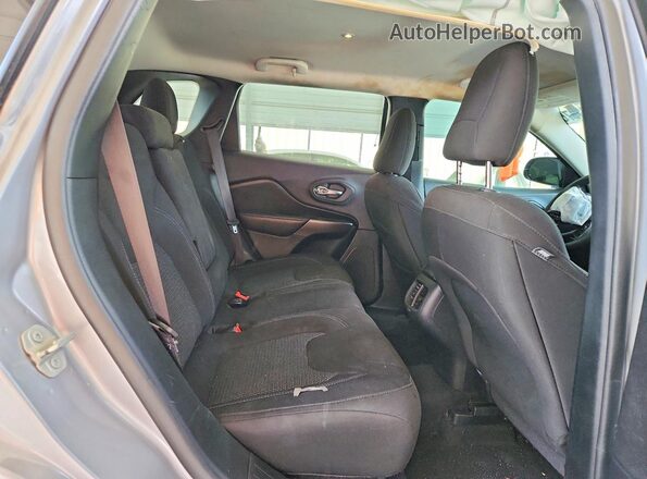 1C4PJLCB8LD614298 2020 JEEP CHEROKEE Gray Vista interior trasera