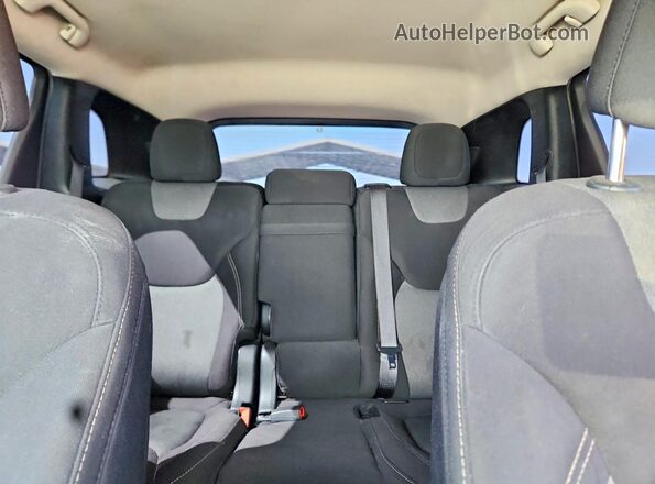 1C4PJLCB9JD615327 2018 JEEP CHEROKEE White Widok tylnych siedzeń