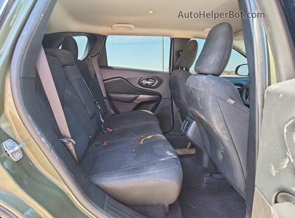1C4PJLCB9KD147861 2019 JEEP CHEROKEE Зеленый Вид задней части салона