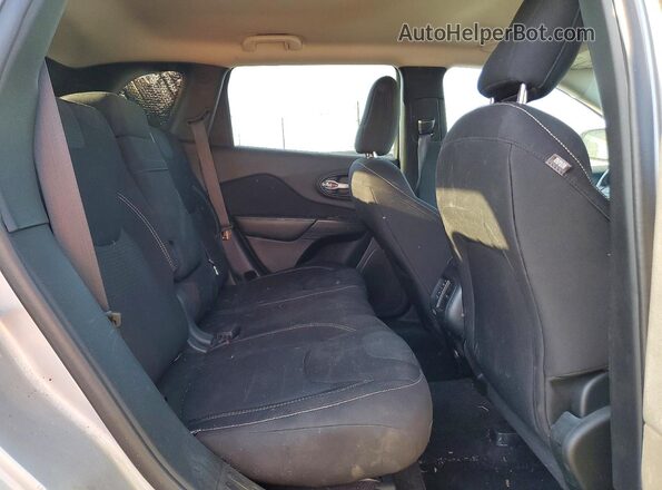 1C4PJLCS5GW281603 2016 JEEP CHEROKEE Gray Widok wnętrza z tyłu