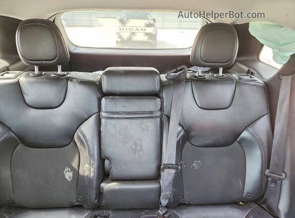 1C4PJLLB0KD392712 2019 JEEP CHEROKEE White Rear seats view