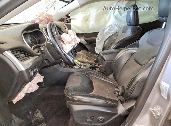 1C4PJLLB3JD533769 2018 JEEP CHEROKEE Silver წინა სალონის ხედი