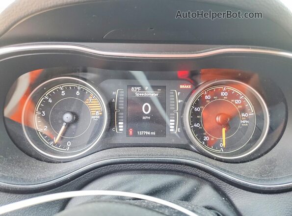 1C4PJLLX0KD301580 2019 JEEP CHEROKEE Silver Սարքավորումների վահանակի տեսք