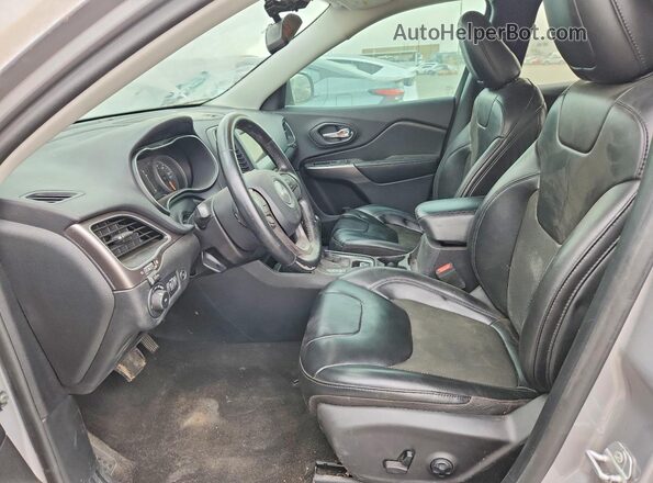 1C4PJLLX6LD522098 2020 JEEP CHEROKEE Серебряный Вид салона спереди