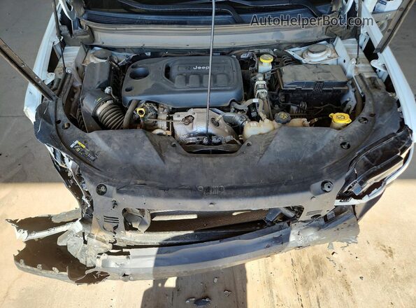 1C4PJMBN4KD474623 2019 JEEP CHEROKEE White Սալոնի հետևի տեսք