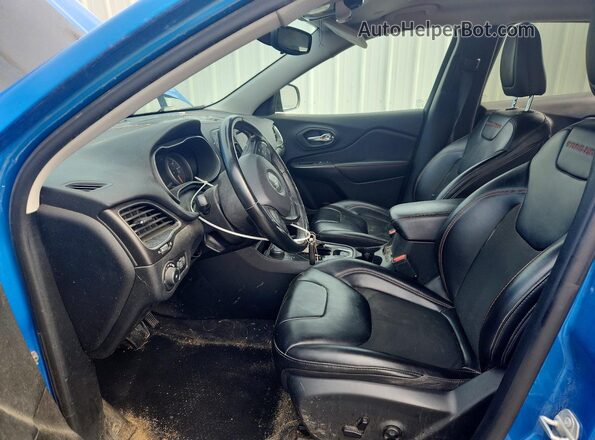 1C4PJMBN4LD546499 2020 JEEP CHEROKEE Blue Widok wnętrza z przodu