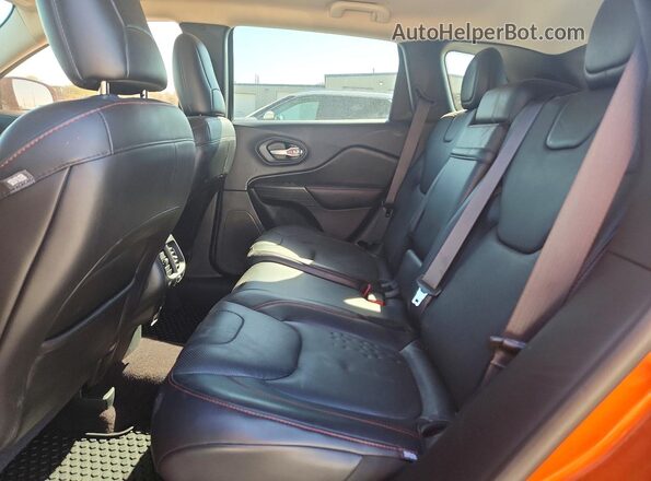 1C4PJMBS4GW309608 2016 JEEP CHEROKEE Orange Հետևի նստատեղերի տեսք