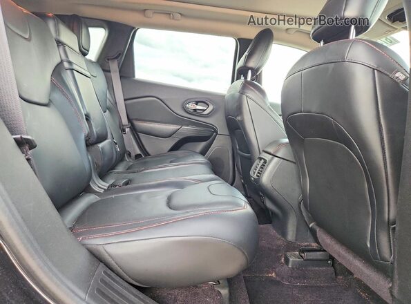 1C4PJMBS9GW215322 2016 JEEP CHEROKEE Black უკანა სალონის ხედი