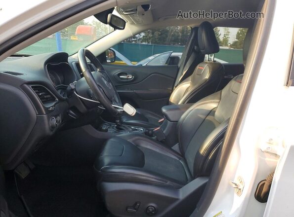 1C4PJMBX2LD508836 2020 JEEP CHEROKEE White Вид салону спереду