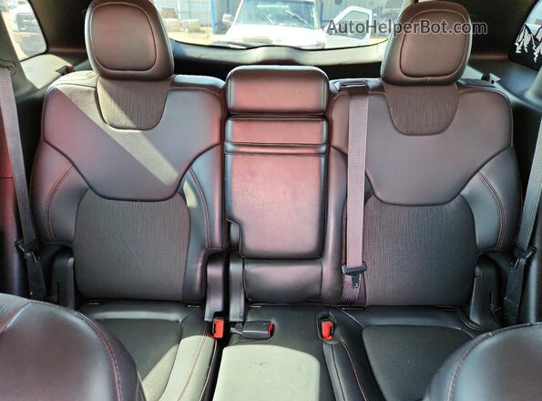 1C4PJMBX3JD607243 2018 JEEP CHEROKEE Red Հետևի նստատեղերի տեսք