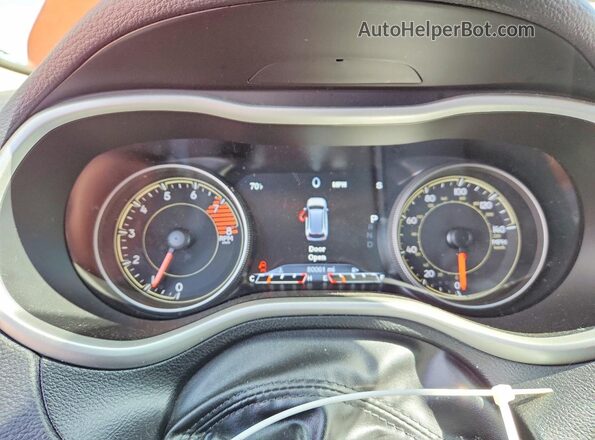 1C4PJMBX3JD607243 2018 JEEP CHEROKEE Red Սարքավորումների վահանակի տեսք