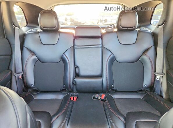 1C4PJMBX3KD183290 2019 JEEP CHEROKEE Красный Вид задних сидений