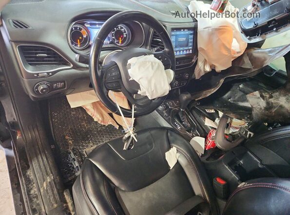 1C4PJMBX6LD609538 2020 JEEP CHEROKEE Black Widok deski rozdzielczej