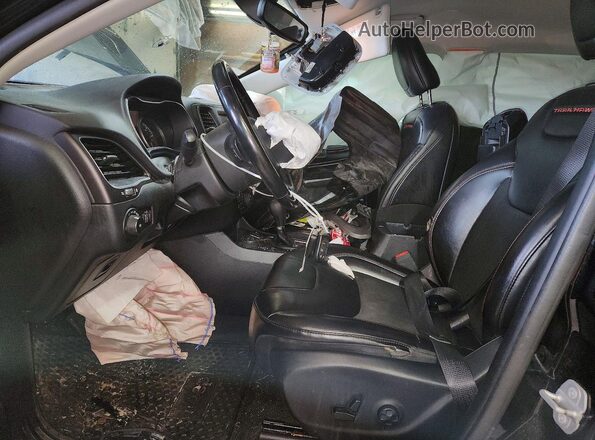 1C4PJMBX6LD609538 2020 JEEP CHEROKEE Black Widok wnętrza z przodu