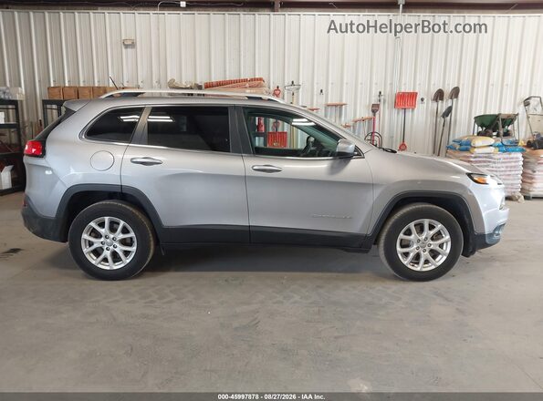 1C4PJMCB0JD528521 2018 JEEP CHEROKEE Silver Вид задньої частини салону