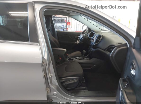 1C4PJMCB3KD464038 2019 JEEP CHEROKEE Silver Սալոնի դիմացի տեսք