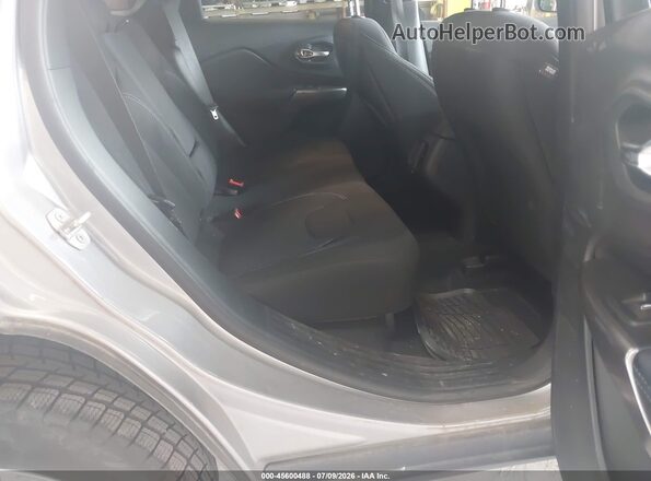 1C4PJMCB3KD479767 2019 JEEP CHEROKEE Silver Vista de la etiqueta del VIN