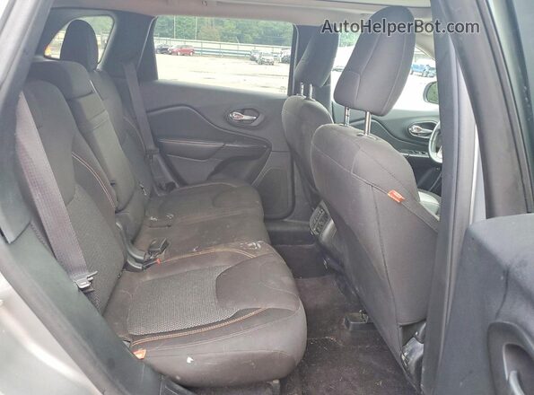 1C4PJMCS5GW289660 2016 JEEP CHEROKEE Gray Rear interior view