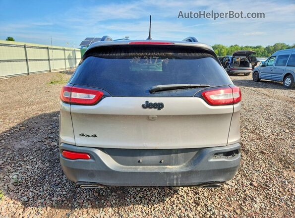 1C4PJMCXXJD543622 2018 JEEP CHEROKEE Silver Rear view