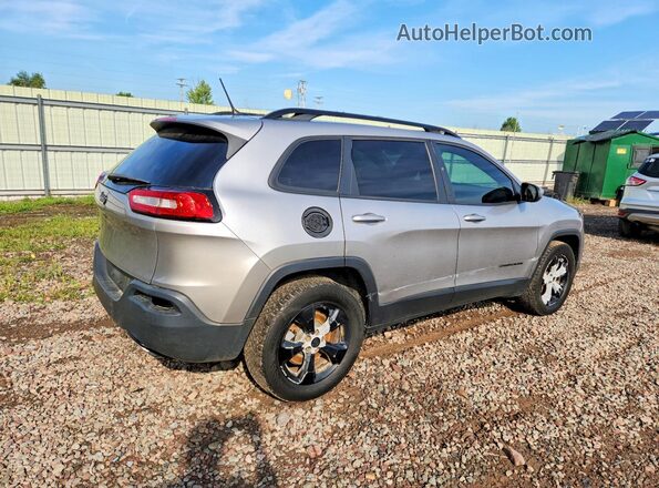 1C4PJMCXXJD543622 2018 JEEP CHEROKEE Silver Rear right