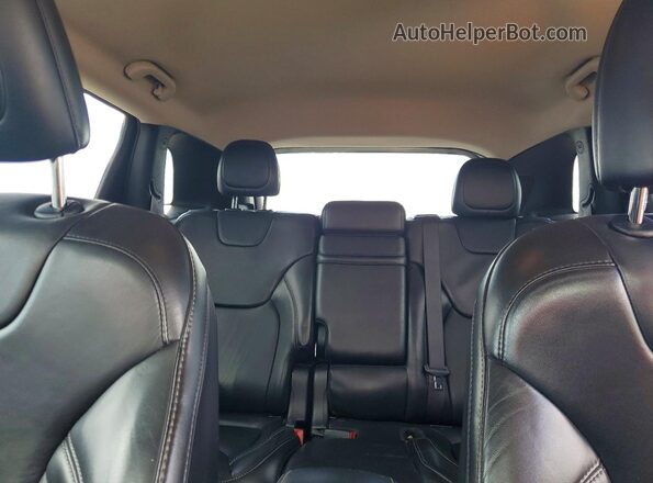 1C4PJMDB6HW545093 2017 JEEP CHEROKEE Red Հետևի նստատեղերի տեսք