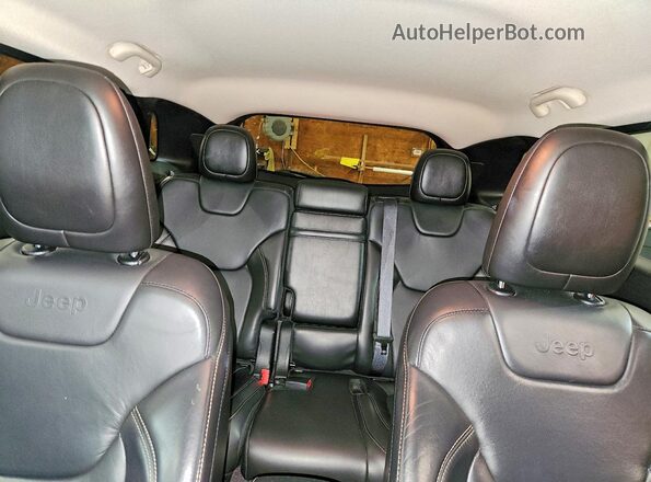 1C4PJMDBXJD582164 2018 JEEP CHEROKEE White Widok tylnych siedzeń