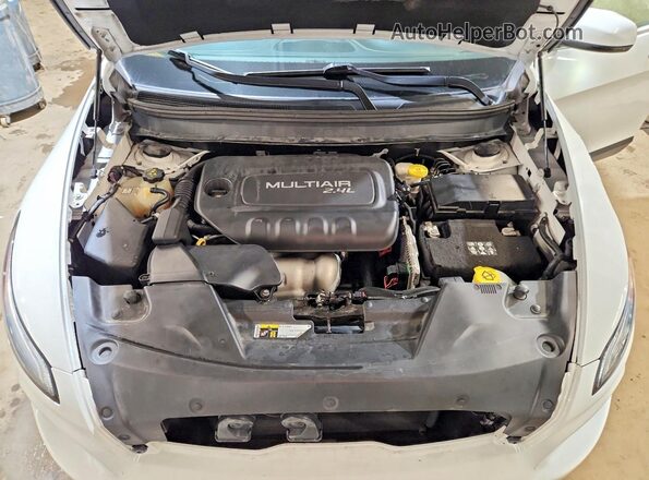 1C4PJMDBXJD582164 2018 JEEP CHEROKEE White Widok komory silnika