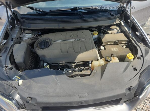 1C4PJMDX0KD157100 2019 JEEP CHEROKEE Silver ძრავის განყოფილების ხედი
