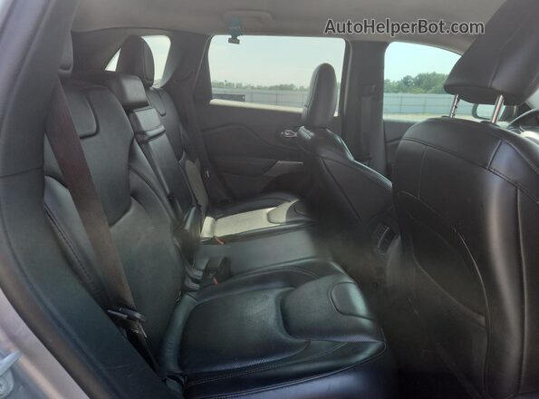 1C4PJMDX0KD157100 2019 JEEP CHEROKEE Silver უკანა სალონის ხედი