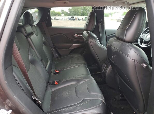 1C4PJMDX5LD621743 2020 JEEP CHEROKEE Silver Widok wnętrza z tyłu
