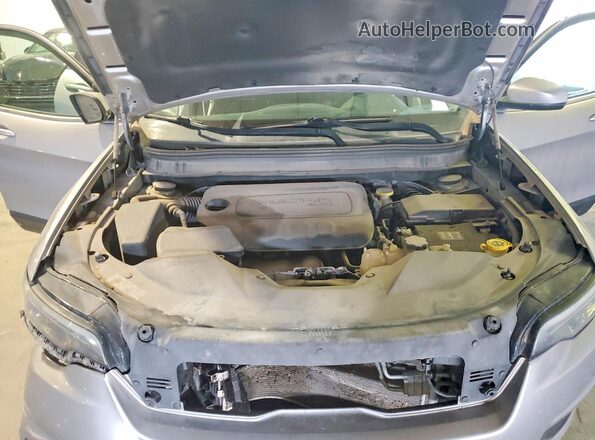 1C4PJMLB1LD580145 2020 JEEP CHEROKEE Серебряный Вид подкапотного пространства