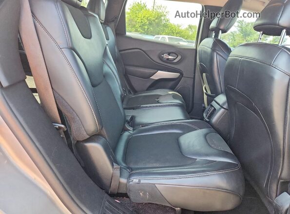 1C4PJMLB3JD535611 2018 JEEP CHEROKEE Silver Սալոնի հետևի տեսք