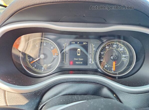 1C4PJMLB3JD535611 2018 JEEP CHEROKEE Silver Սարքավորումների վահանակի տեսք