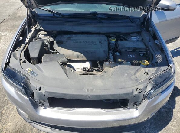 1C4PJMLB7KD315096 2019 JEEP CHEROKEE Silver Սալոնի հետևի տեսք