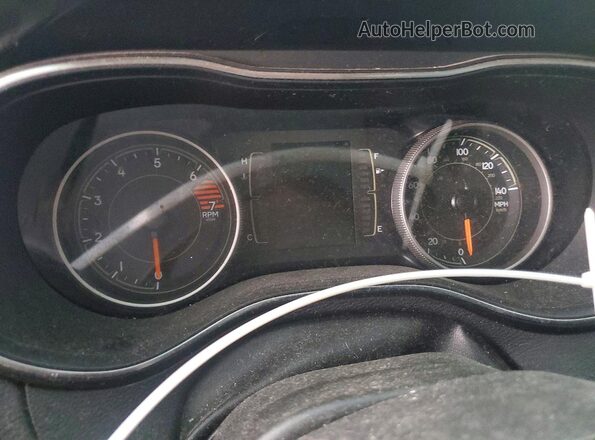 1C4PJMLB8KD182400 2019 JEEP CHEROKEE Two Tone Instrument cluster view