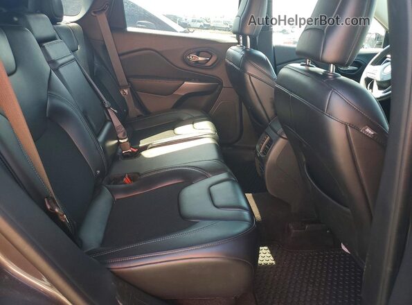1C4PJMLX9KD103585 2019 JEEP CHEROKEE Gray Rear interior view