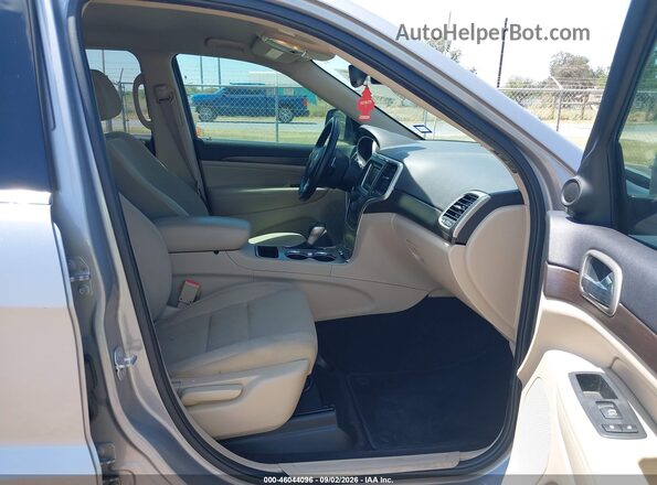 1C4RJEAG5HC697236 2017 JEEP GRAND CHEROKEE Silver Widok wnętrza z przodu