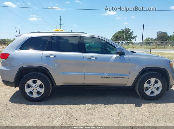 1C4RJEAG5HC697236 2017 JEEP GRAND CHEROKEE Silver Widok wnętrza z tyłu